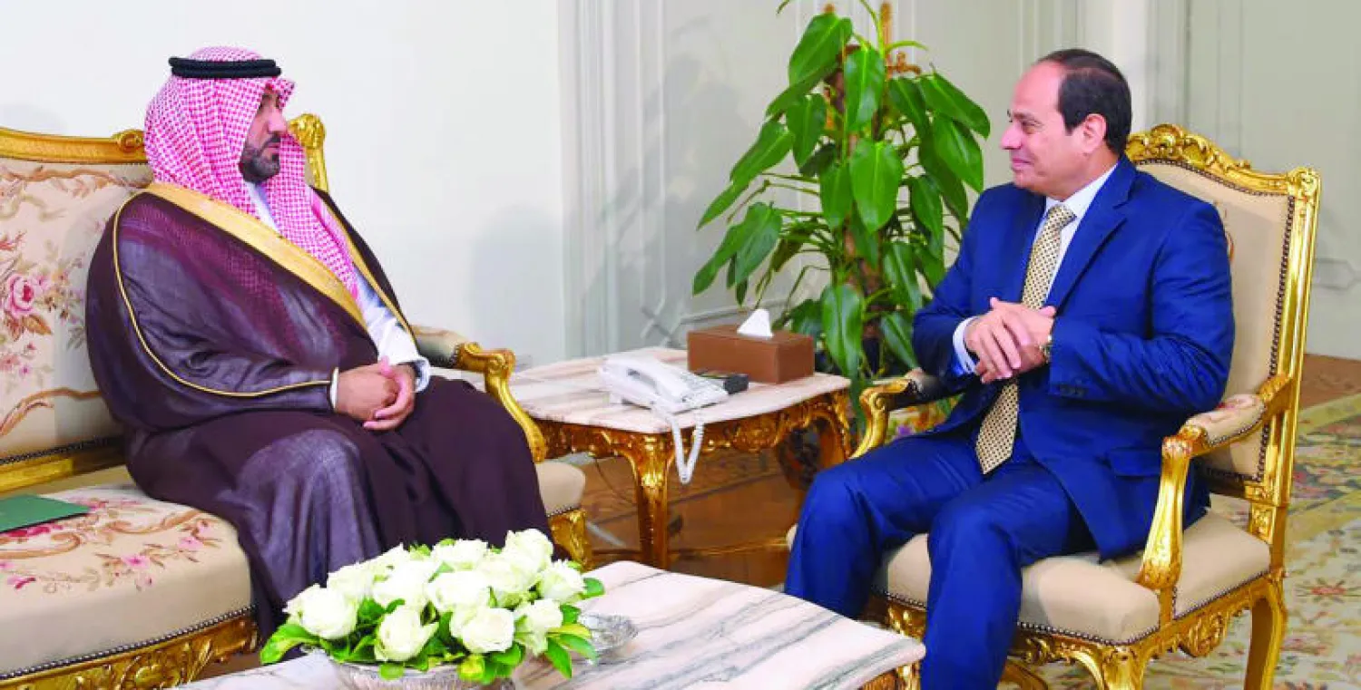 الرئيس السيسي لدى استقباله الأمير تركي بن عبد الله بن عبد العزيز آل سعود في القاهرة أمس («الشرق الأوسط»)