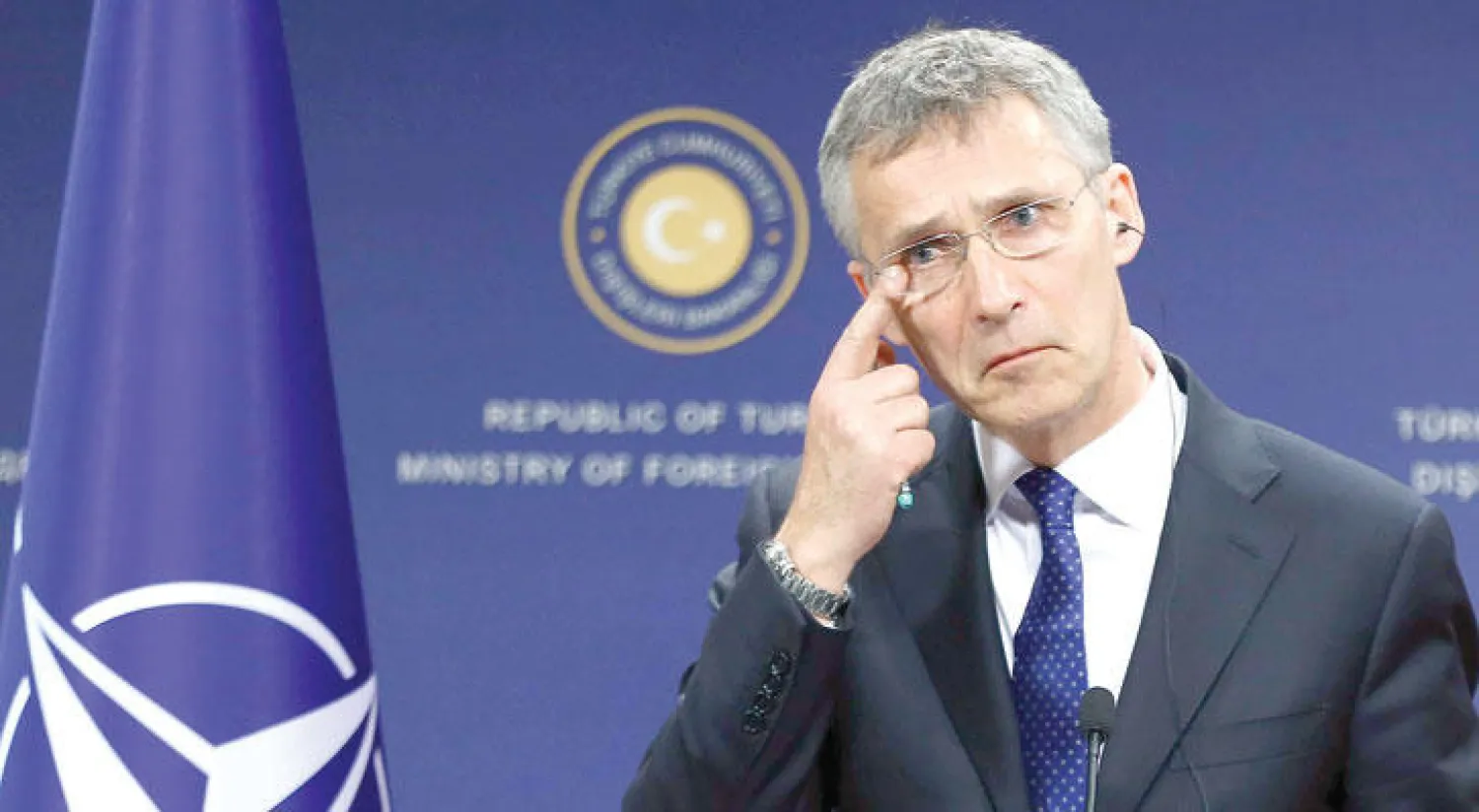 الأمين العام لحلف شمال الأطلسي ينس ستولتبرغ خلال مؤتمر صحافي أمس في أنقرة (أ.ف.ب)