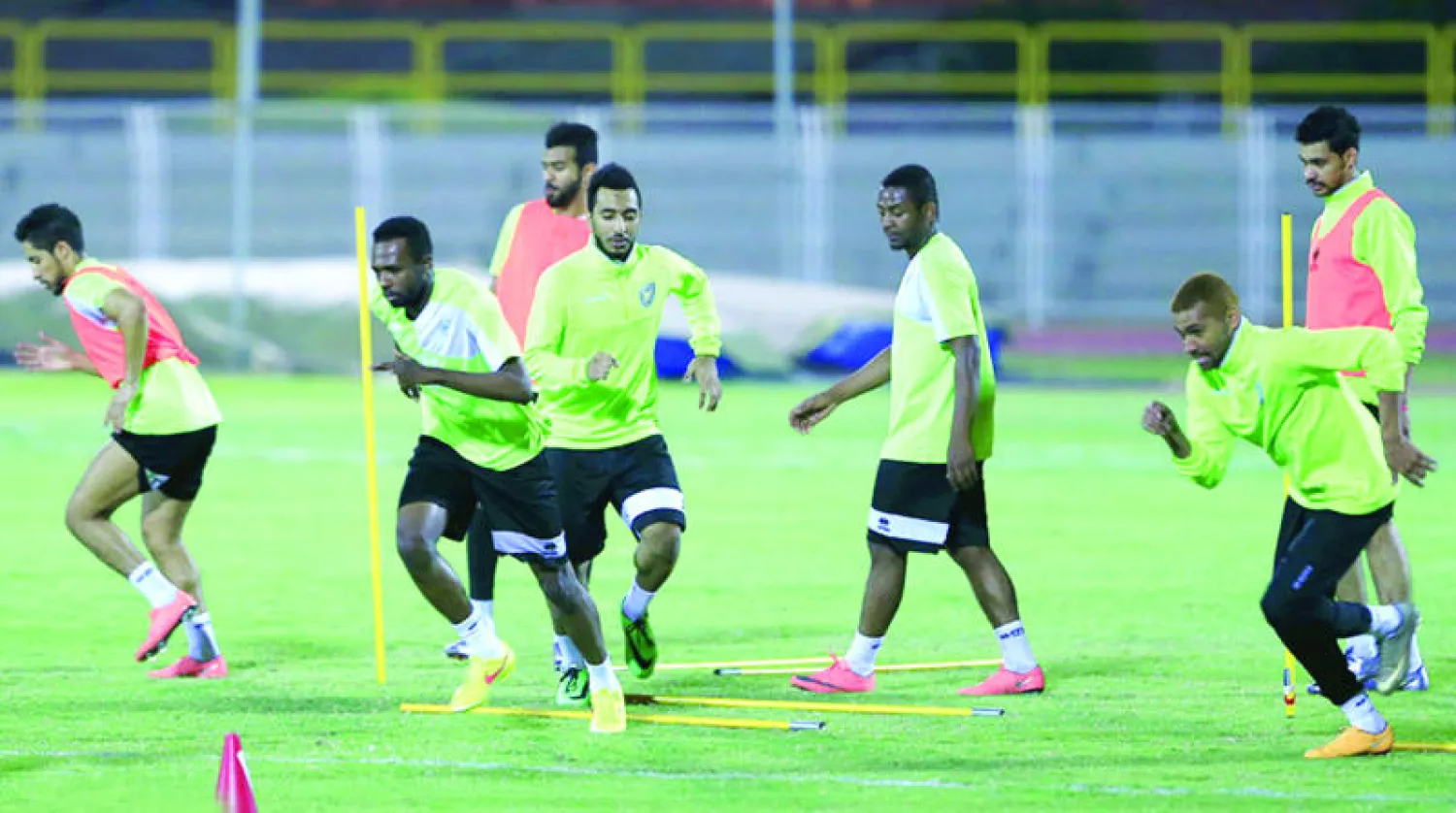 جانب من تدريبات فريق الخليج الأخيرة (تصوير: المركز الإعلامي بنادي الخليج)