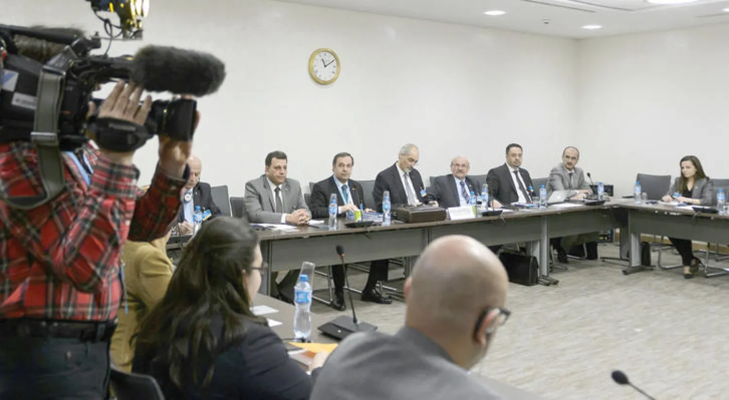 من فعاليات المفاوضات الجارية برعاية الأمم المتحدة بين النظام السوري ومعارضيه في مدينة جنيف السويسرية (أ.ف.ب)