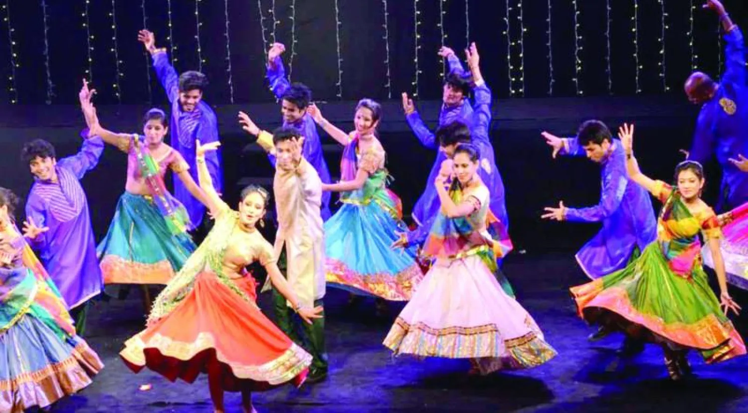 جانب من استعراضات فرقة بوليوود