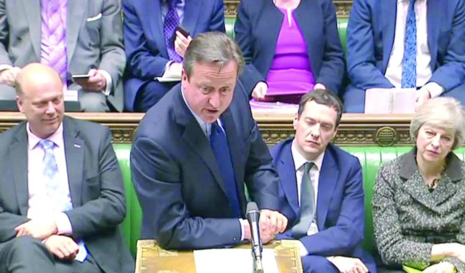 رئيس الوزراء البريطاني ديفيد كاميرون يدافع عن نفسه أمام البرلمان بعد الكشف عن «أوراق بنما» (أ.ف.ب)