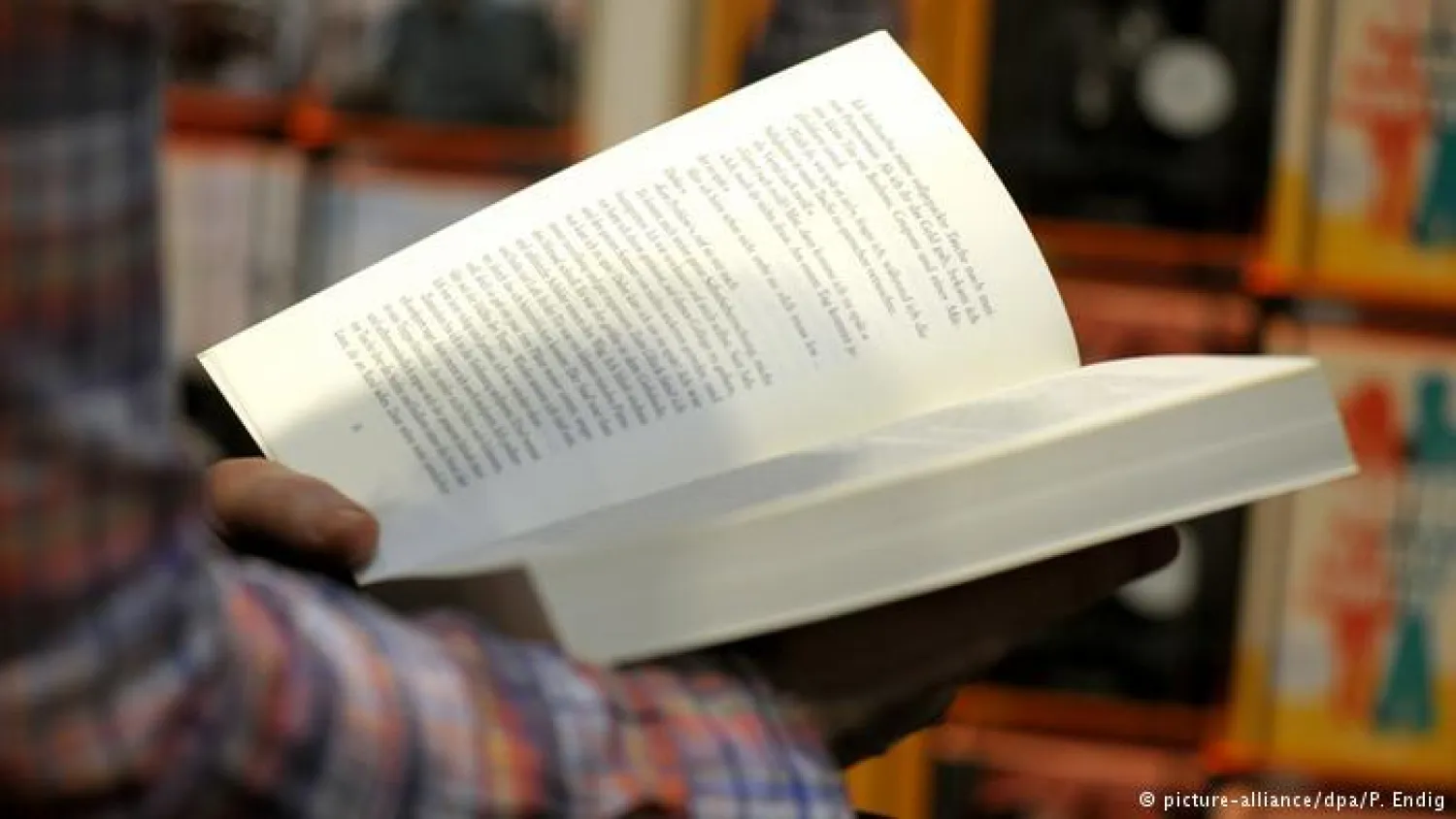 مبادرات أدبية للتشجيع على القراءة في قطارات الأنفاق بمدريد