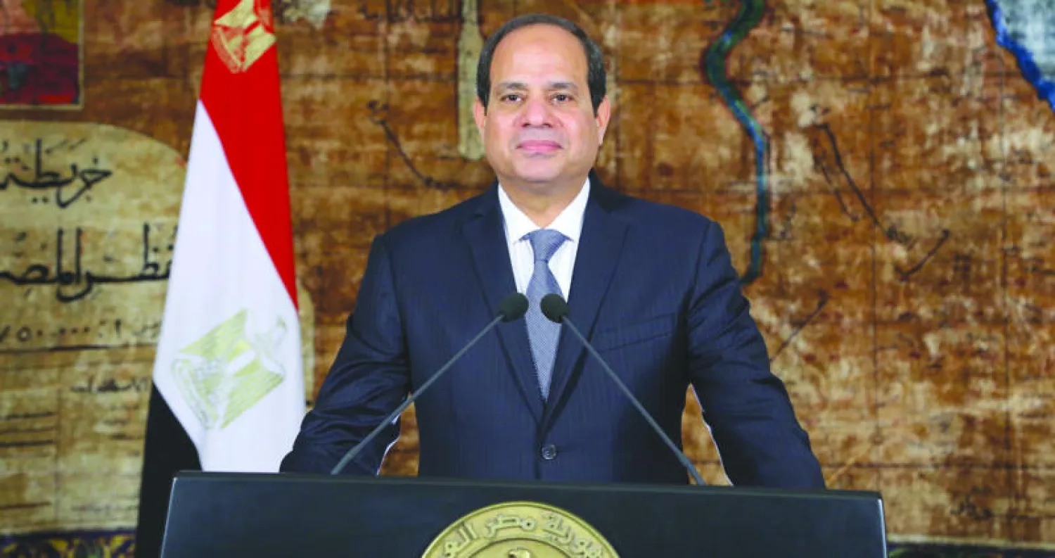 الرئيس المصري عبد الفتاح السيسي أكد أن الدولة ستتصدى بحزم لمحاولات التأثير على أمنها واستقرارها في خطابه في ذكرى عيد تحرير سيناء أمس (أ.ف.ب)