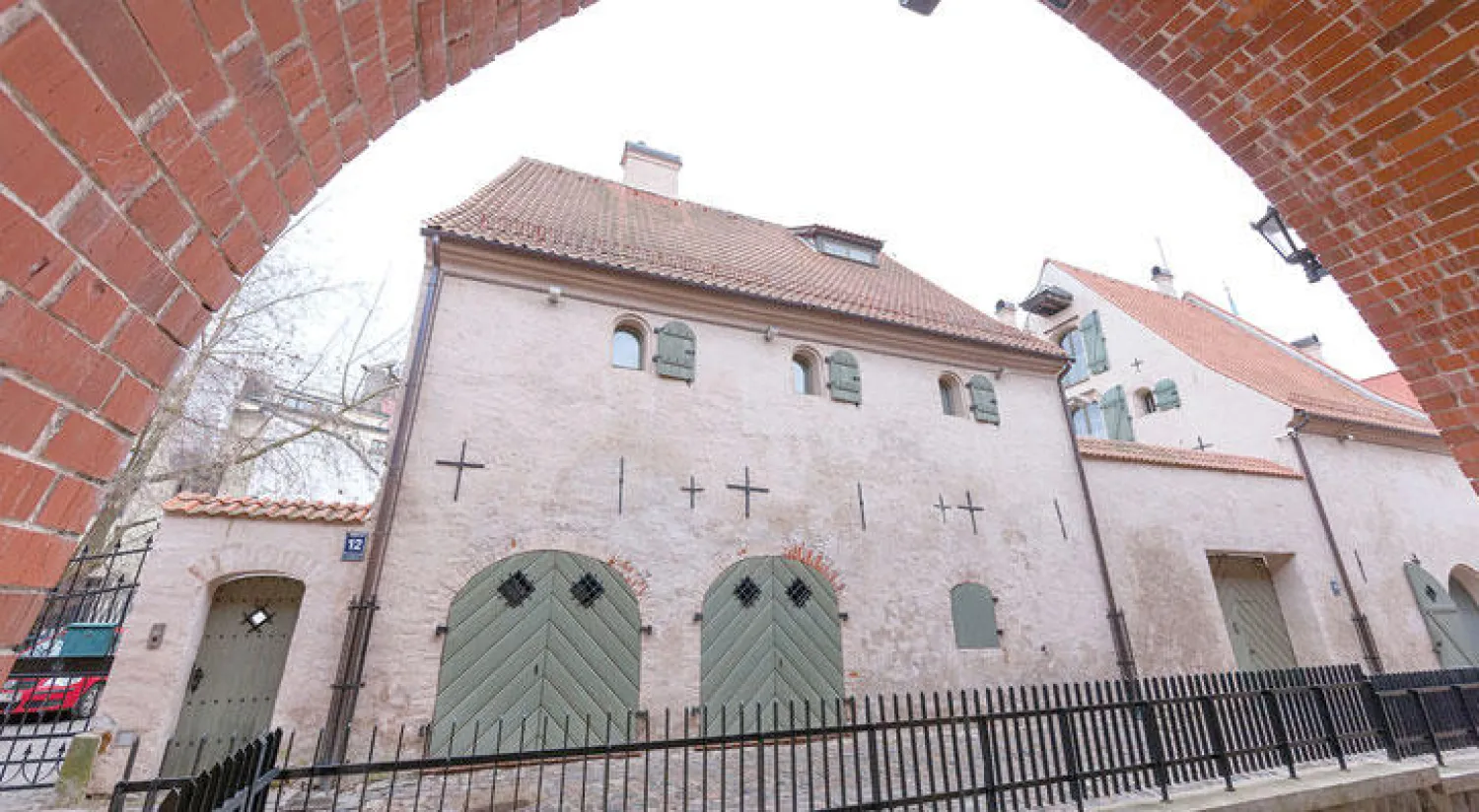 المنزل الذي كان مخزنًا للغلال في القرن السادس عشر ويعرض للبيع حاليًا مقابل أكثر من 3.5 مليون دولار