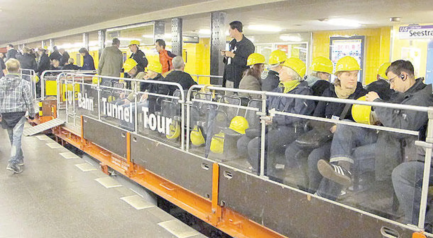 نزهة فريدة داخل قطار بلا سقف في مترو أنفاق برلين