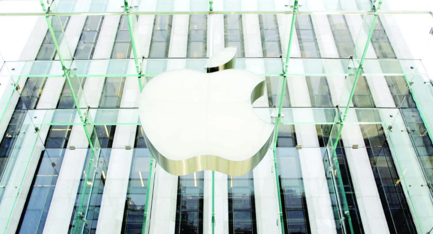 أكبر شركة في العالم من حيث القيمة التسويقية تشهد أول هبوط مبيعات في تاريخها (أ.ف.ب)