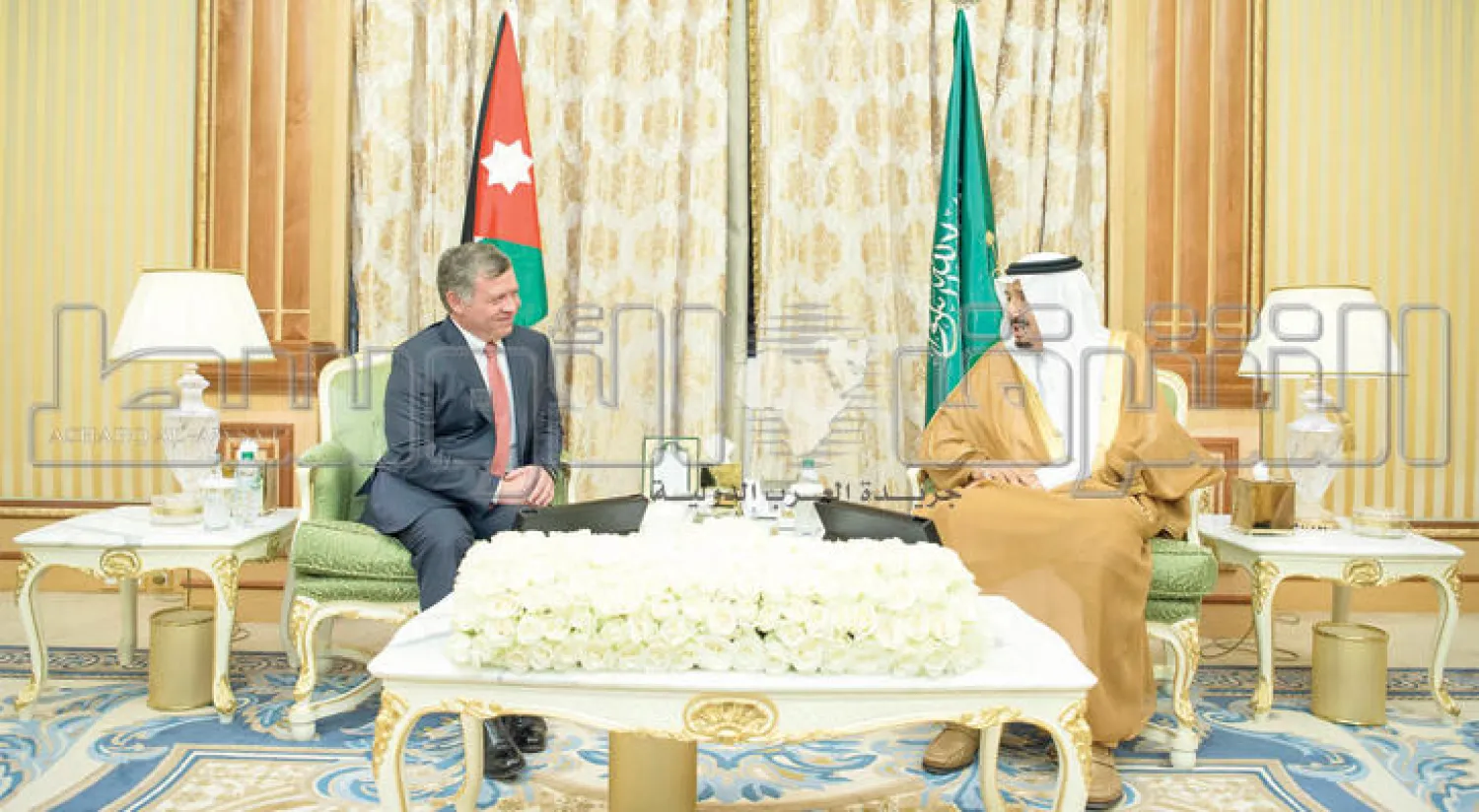 خادم الحرمين الشريفين الملك سلمان بن عبد العزيز في جلسة مباحثات التي عقدها مع العاهل الأردني في الرياض أمس