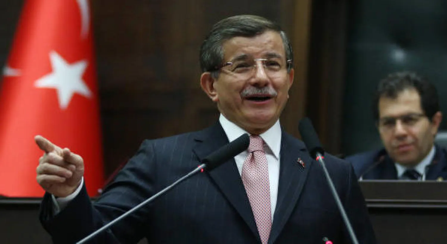 رئيس الوزراء التركي يؤكد أنّ الدستور الجديد للبلاد سيبقي على مبدأ العلمانية