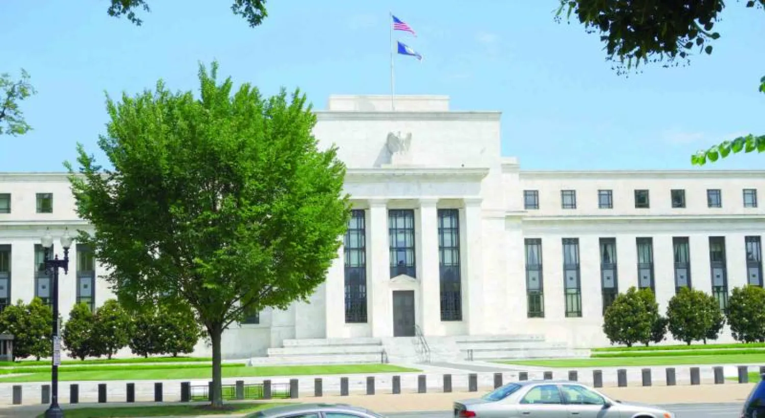 مقر «الاحتياطي الفيدرالي» (البنك المركزي الأميركي) في العاصمة واشنطن بالولايات المتحدة الأميركية (أ.ف.ب)