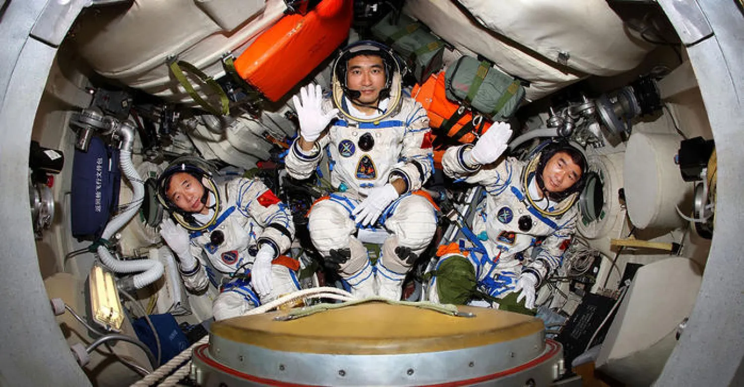 بكين تنشد هبوط مركبات مأهولة على سطح القمر بحلول 2036