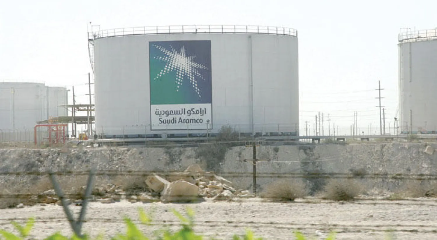 أحد خزانات النفط التابعة لشركة أرامكو السعودية في الدمام (رويترز)
