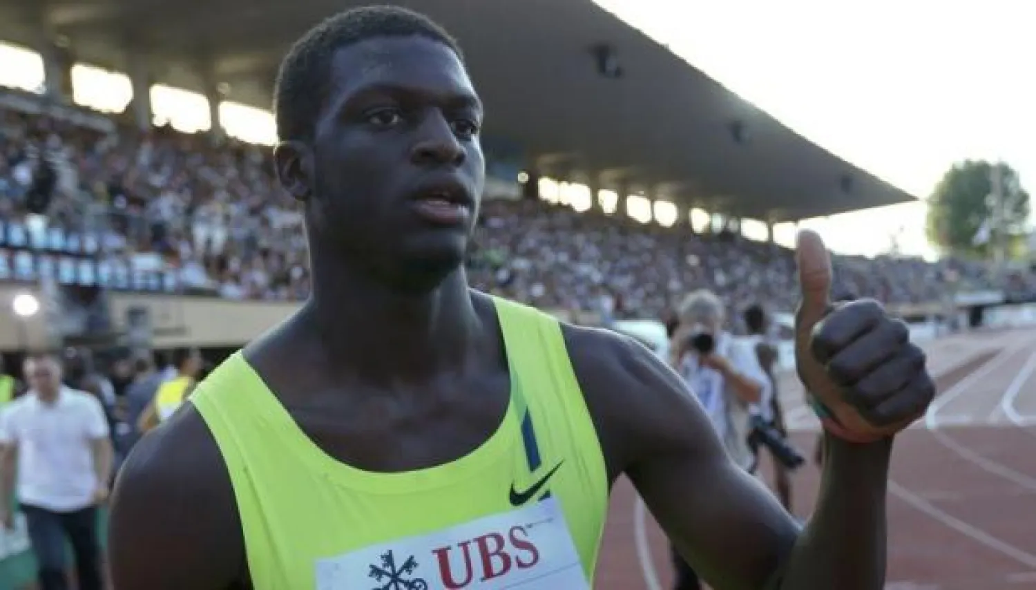 البطل الأولمبي جيمس يسجل أسرع زمن في 400 متر في 2016