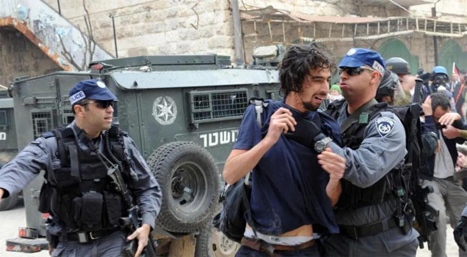 شرطة إسرائيل تخفي شريطًا يوثق  إعدام أم فلسطينية شابة وشقيقها