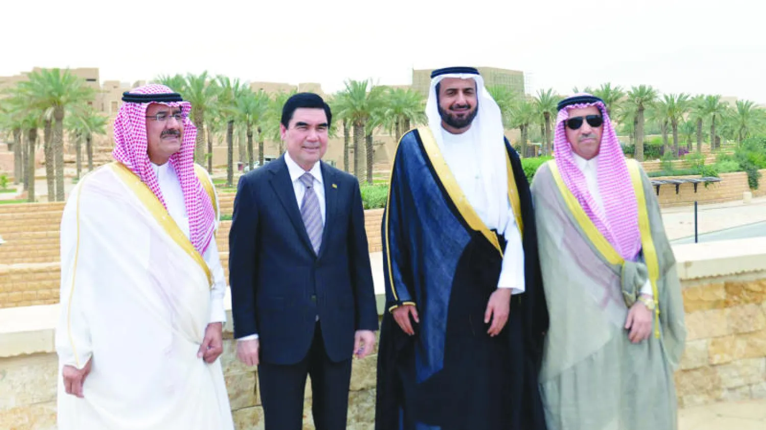 الرئيس التركمانستاني مع محافظ الدرعية الأمير أحمد بن عبد الله والوزير المرافق له توفيق الربيعة (واس)