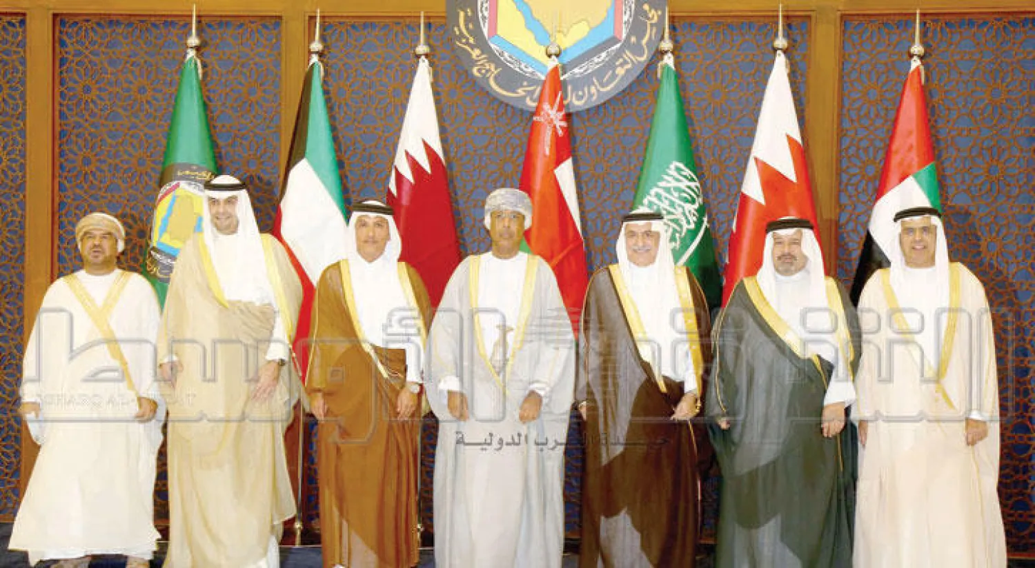 وزراء مالية دول مجلس التعاون الخليجي أثناء اجتماعهم بالأمانة العامة للمجلس في الرياض أمس  (تصوير: بشير صالح)