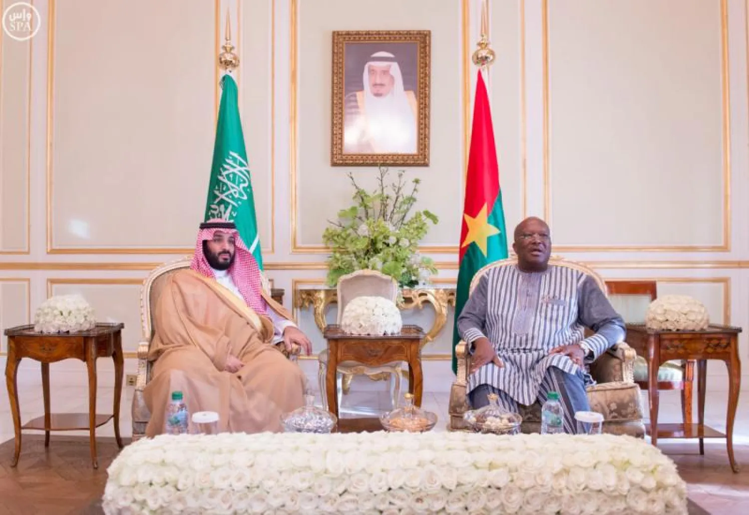 ولي ولي العهد السعودي يلتقي رئيس بوركينافاسو