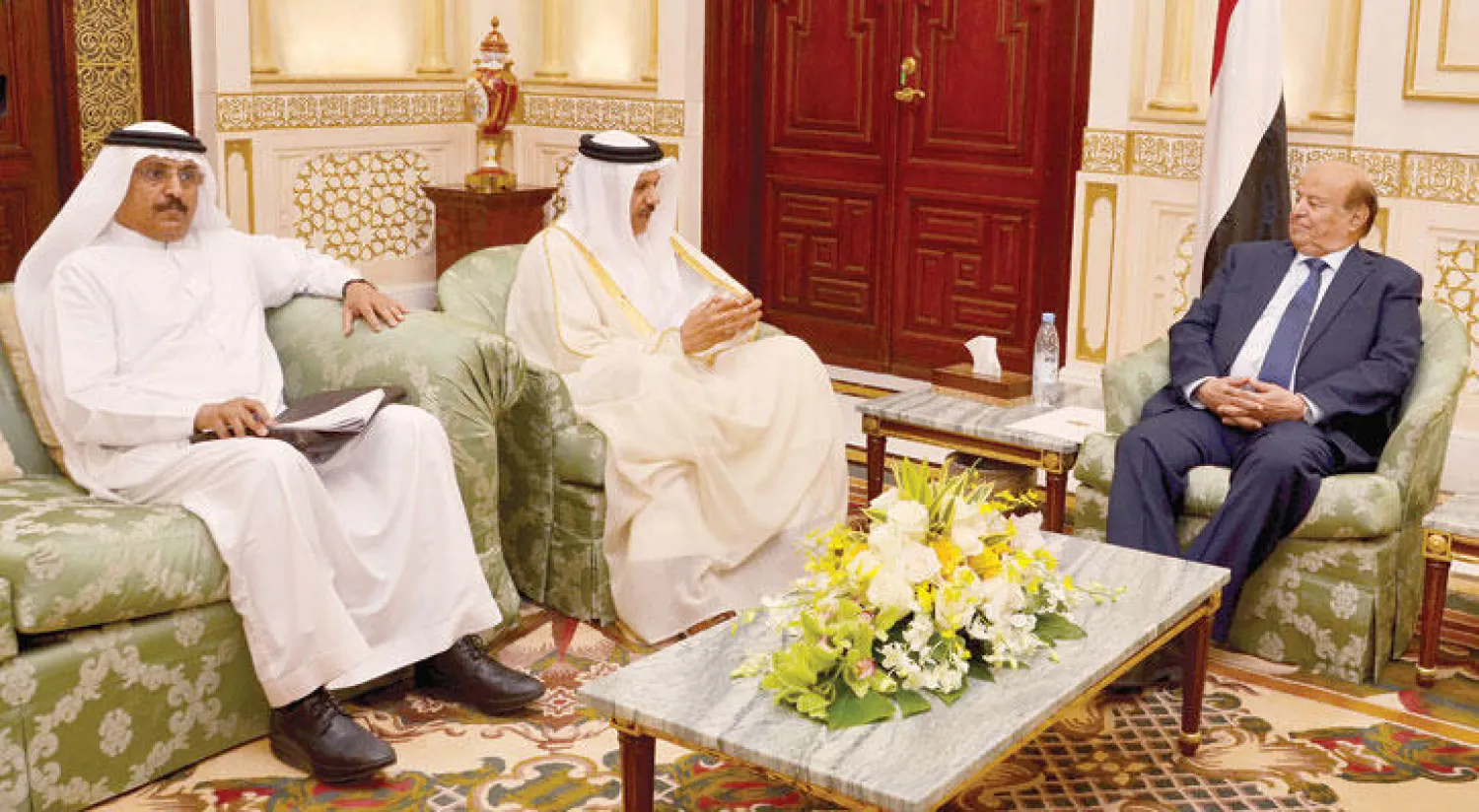 الرئيس اليمني عبدربه منصور هادي مع الأمين العام لمجلس التعاون الخليجي عبد اللطيف الزياني