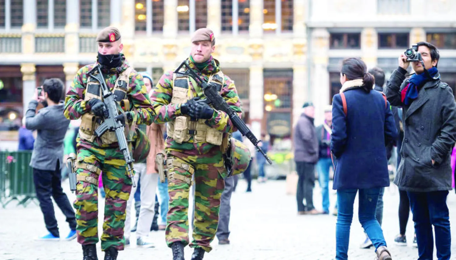 إجراءات أمنية بالميدان الكبير في العاصمة البلجيكية عقب التفجيرات الإرهابية التي ضربت بروكسل قبل ستة أسابيع («الشرق الأوسط»)