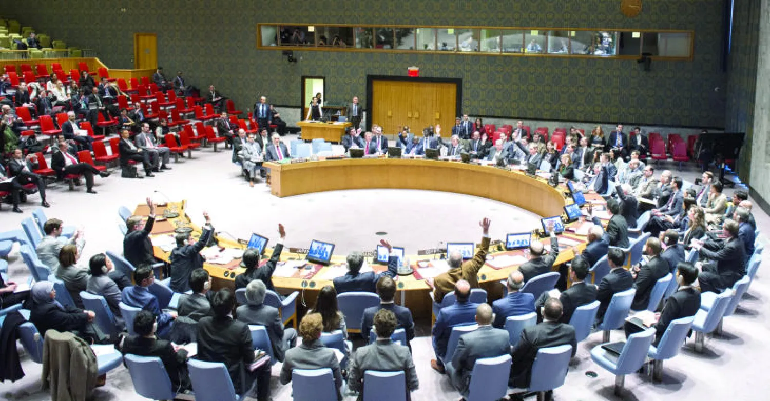 مجلس الأمن أثناء التصويت أمس على مشروع قرار يدين العنف في مدينة حلب (إ.ب.أ)