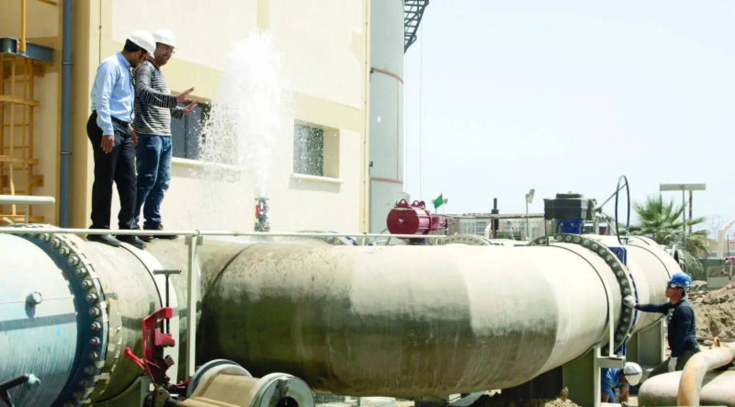 جانب من أحد مشاريع تحلية المياه المالحة («الشرق الأوسط»)