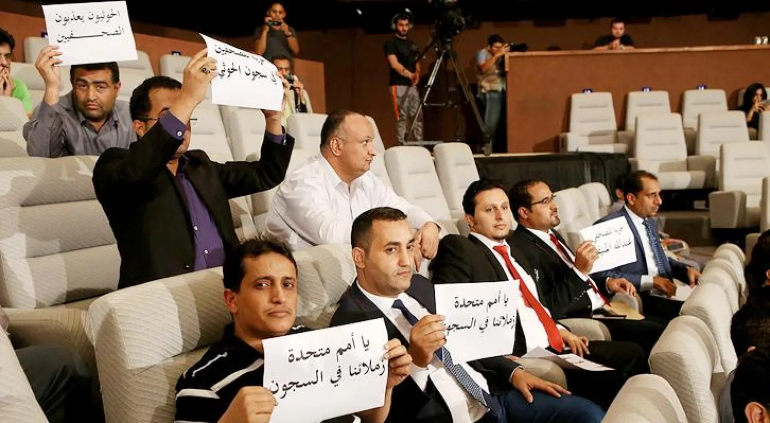 استكمال مشاورات السلام اليمنية بالكويت لبحث القضايا السياسية والأمنية وقضية السجناء والمعتقلين