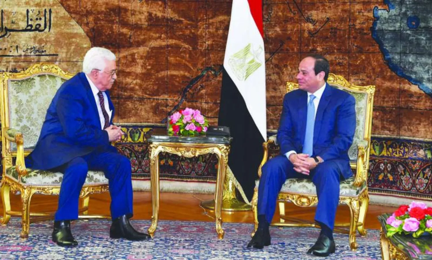 الرئيس السيسي خلال استقباله الرئيس عباس أمس (أ.ب)