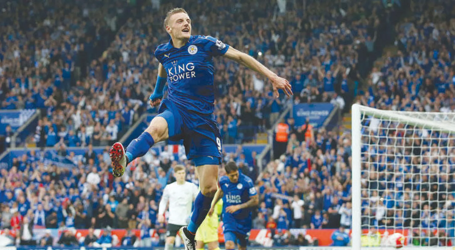 فاردي سجل هدفين لليستر في مرمى إيفرتون وأثبت أحقيته في مكان بهجوم إنجلترا (رويترز)