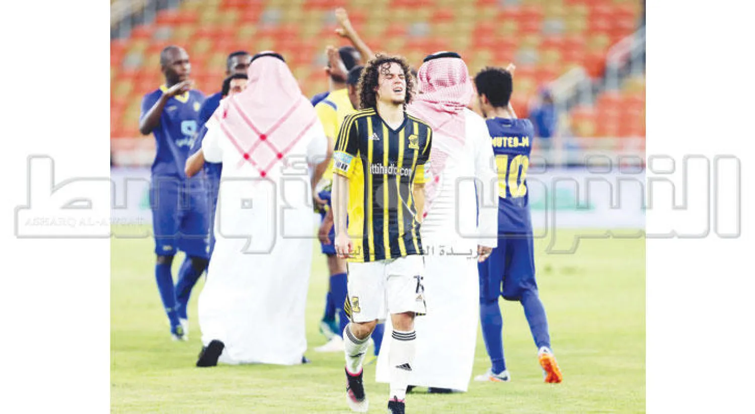 حالة إحباط أصابت اللاعبين بعد خماسية النصر (تصوير: محمد المانع)