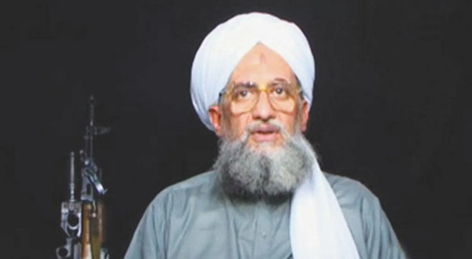 أيمن الظواهري في شريط لمؤسسة سحاب الذراع الإعلامي لـ«القاعدة» («الشرق الأوسط»)