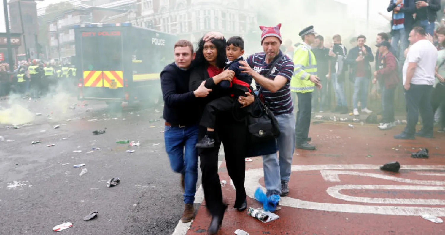 عقوبات إيقاف مدى الحياة تنتظر بعض جماهير وستهام الإنجليزي