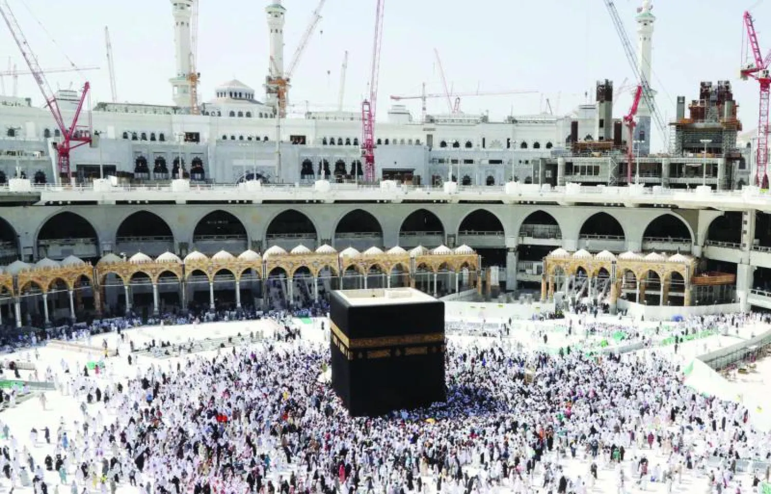 صحن الطواف بعد انتهاء أعمال إزالة المطاف المؤقت أمس في مكة المكرمة (تصوير: أحمد حشاد)