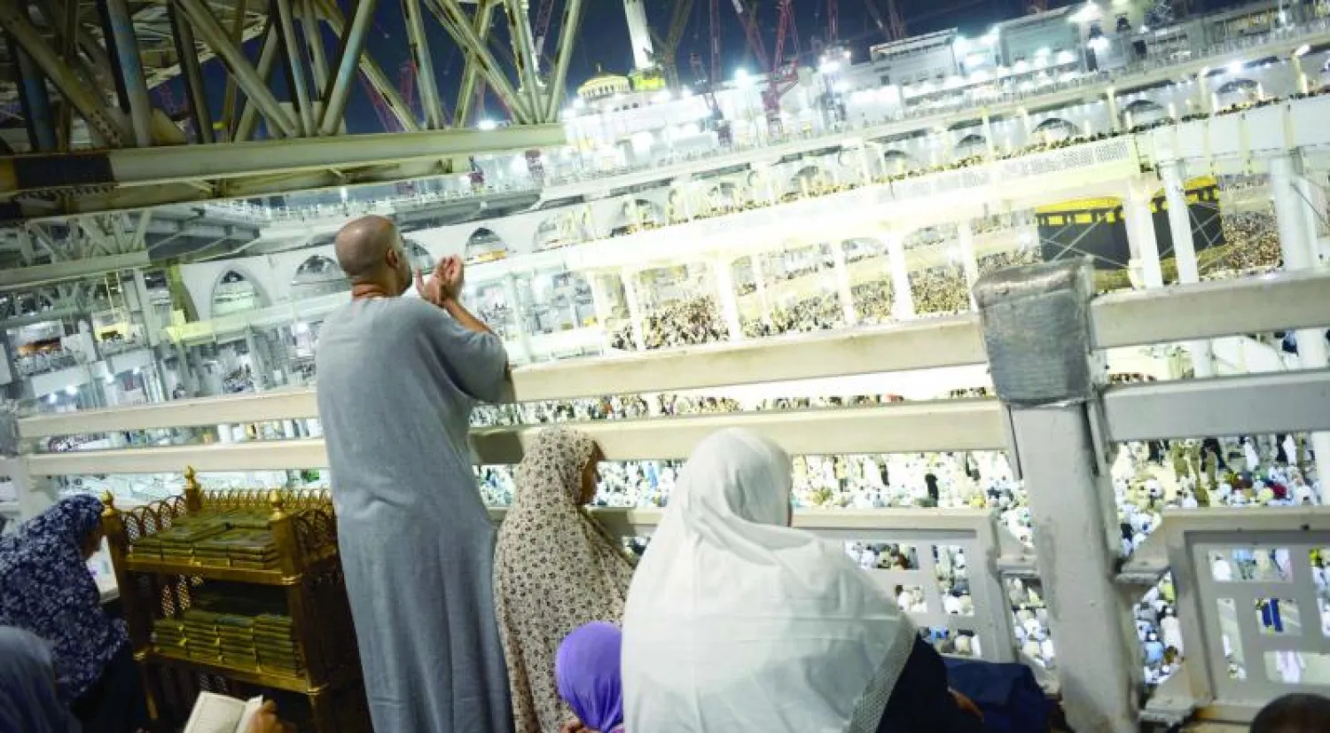 أكدت وزارة الحج والعمرة بالسعودية أن خدمة ضيوف الحرمين الشريفين من الحجاج والمعتمرين أهم واجباتها الإسلامية (غيتي)