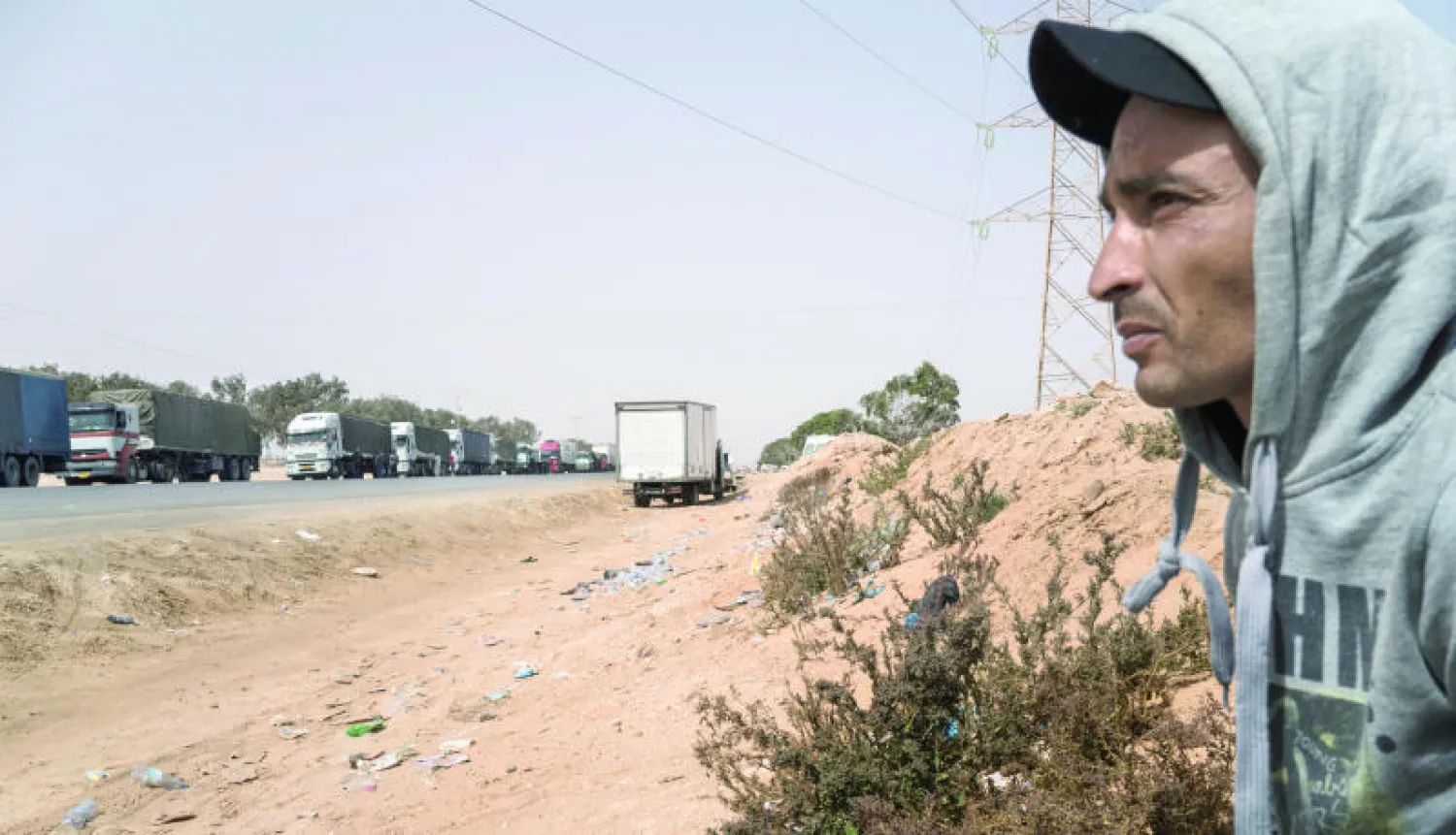 تونسي ينتظر فرصته لقطع الحدود إلى ليبيا (واشنطن بوست)