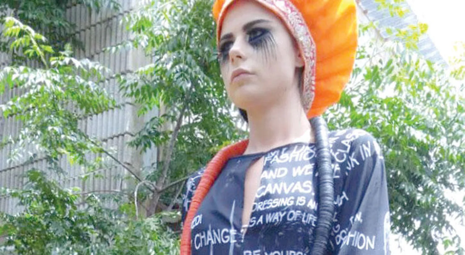 أحد تصاميم أمل أزهري الذي تمّ عرضه ضمن مجموعتها لعباءات صيف 2016