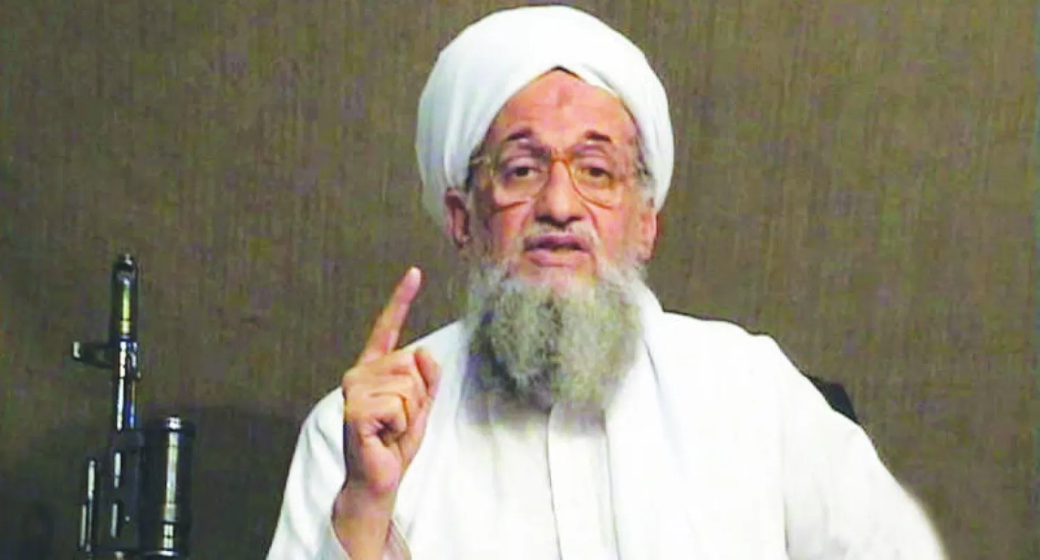 صورة أرشيفية نشرها موقع «سايت» الأميركي لزعيم «القاعدة» أيمن الظواهري عام 2011 (أ.ف.ب)