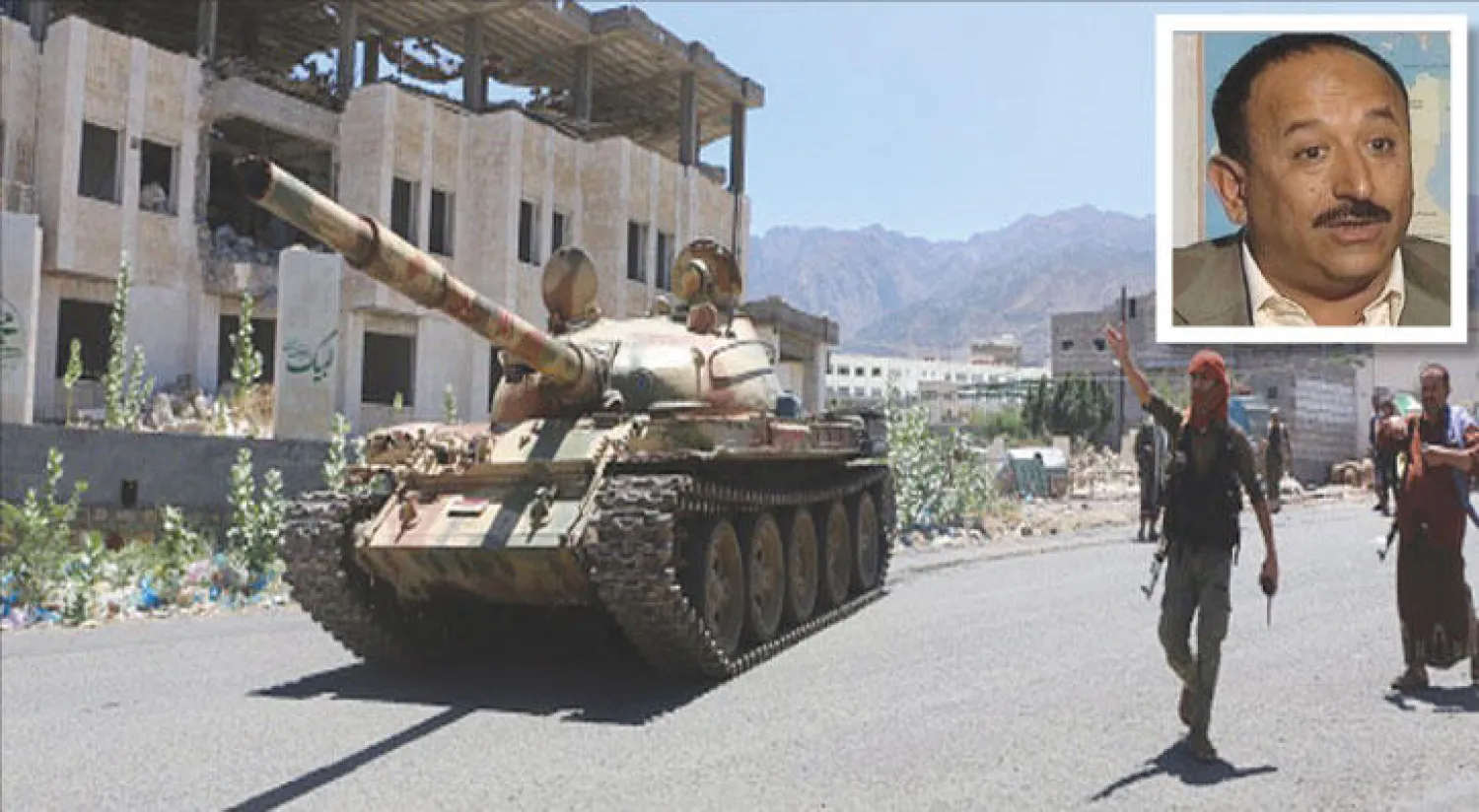 محافظ  تعز علي المعمري - جنود من قوات الجيش و المقاومة الشعبية  الموالية للشرعية بالقرب من قاعدة الدفاع الجوي في تعز (غيتي)