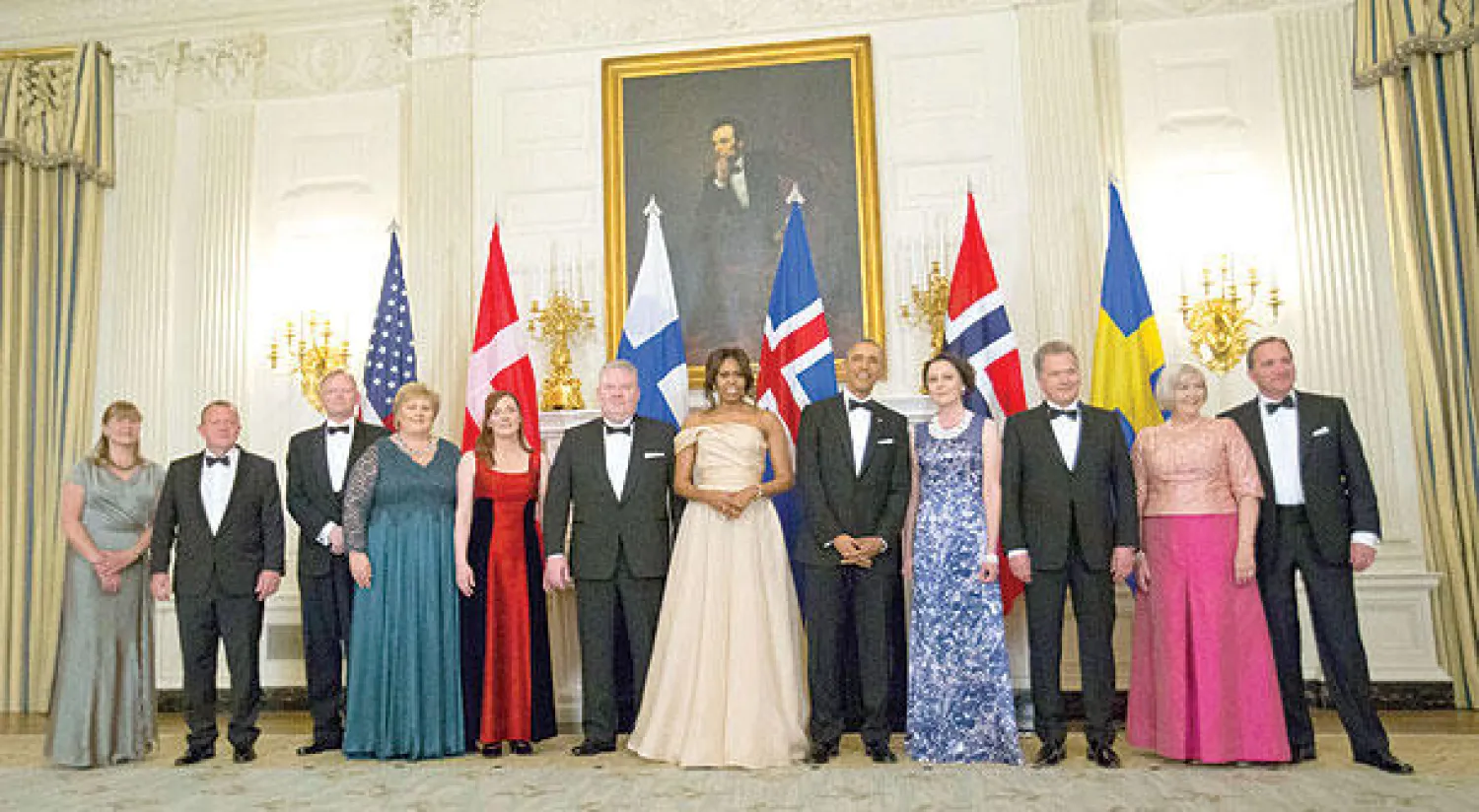 رؤساء دول اسكندنافيا الخمس وزوجاتهم يتوسطهم باراك أوباما وزوجته ميشال