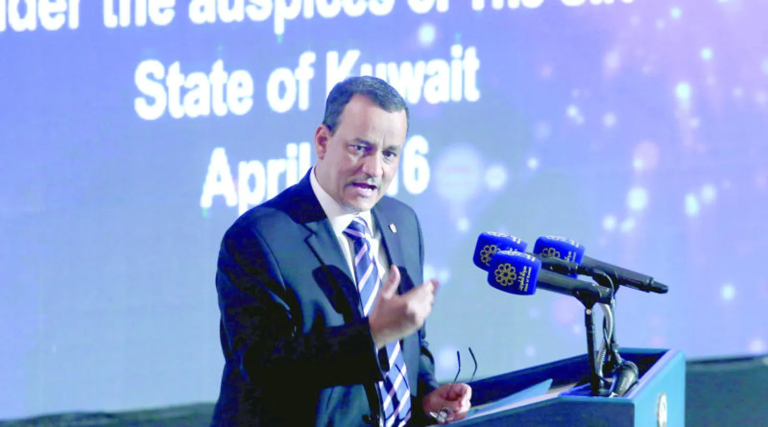 المبعوث الأممي إسماعيل ولد الشيخ أحمد خلال مؤتمر صحافي في وزارة الإعلام الكويتية (أ.ف.ب)