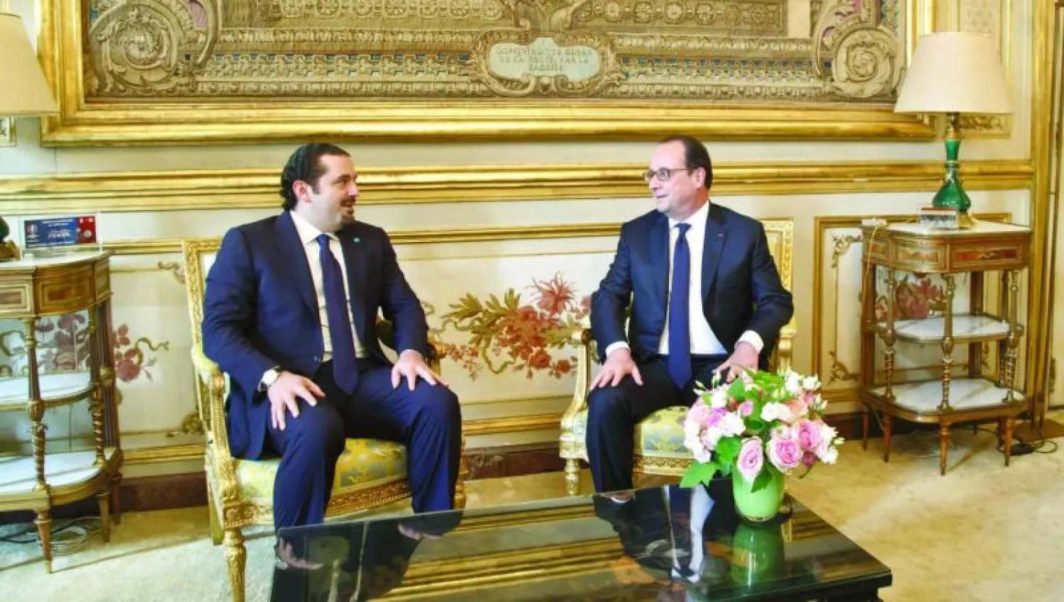 رئيس الحكومة الأسبق سعد الحريري التقى الرئيس الفرنسي فرنسوا هولاند أمس في قصر الإليزيه في باريس (أ.ف.ب)