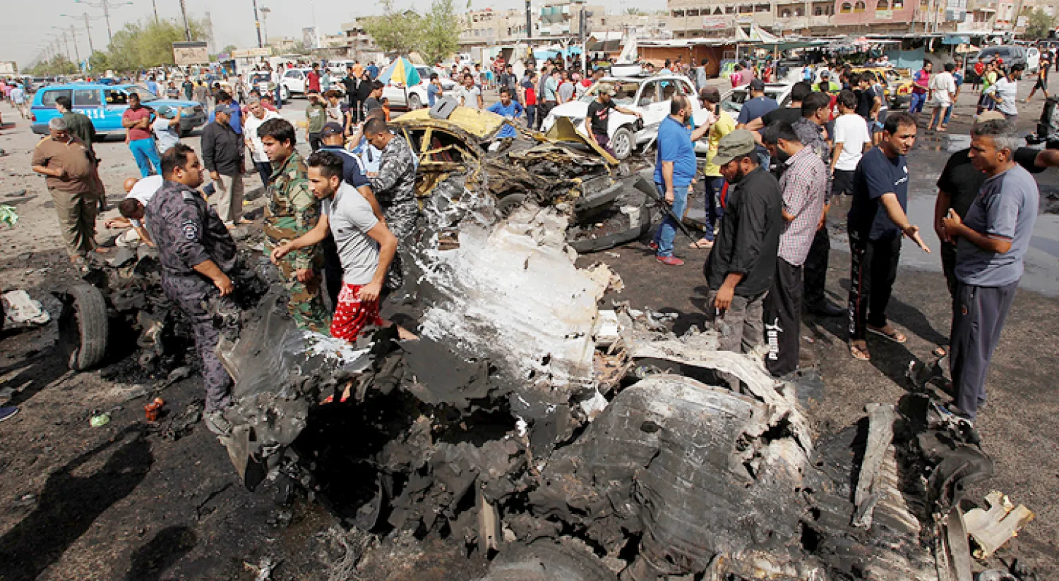 مقتل 63 شخصا وإصابة أكثر من مائة بثلاثة تفجيرات في العاصمة العراقية بغداد