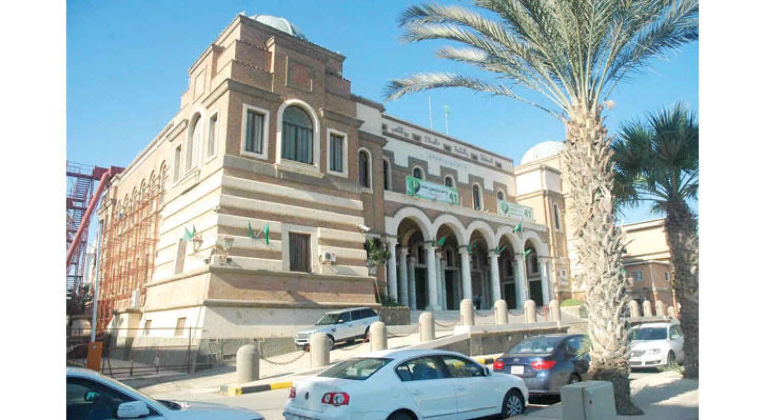 مقر البنك المركزي الليبي بالعاصمة طرابلس (رويترز)