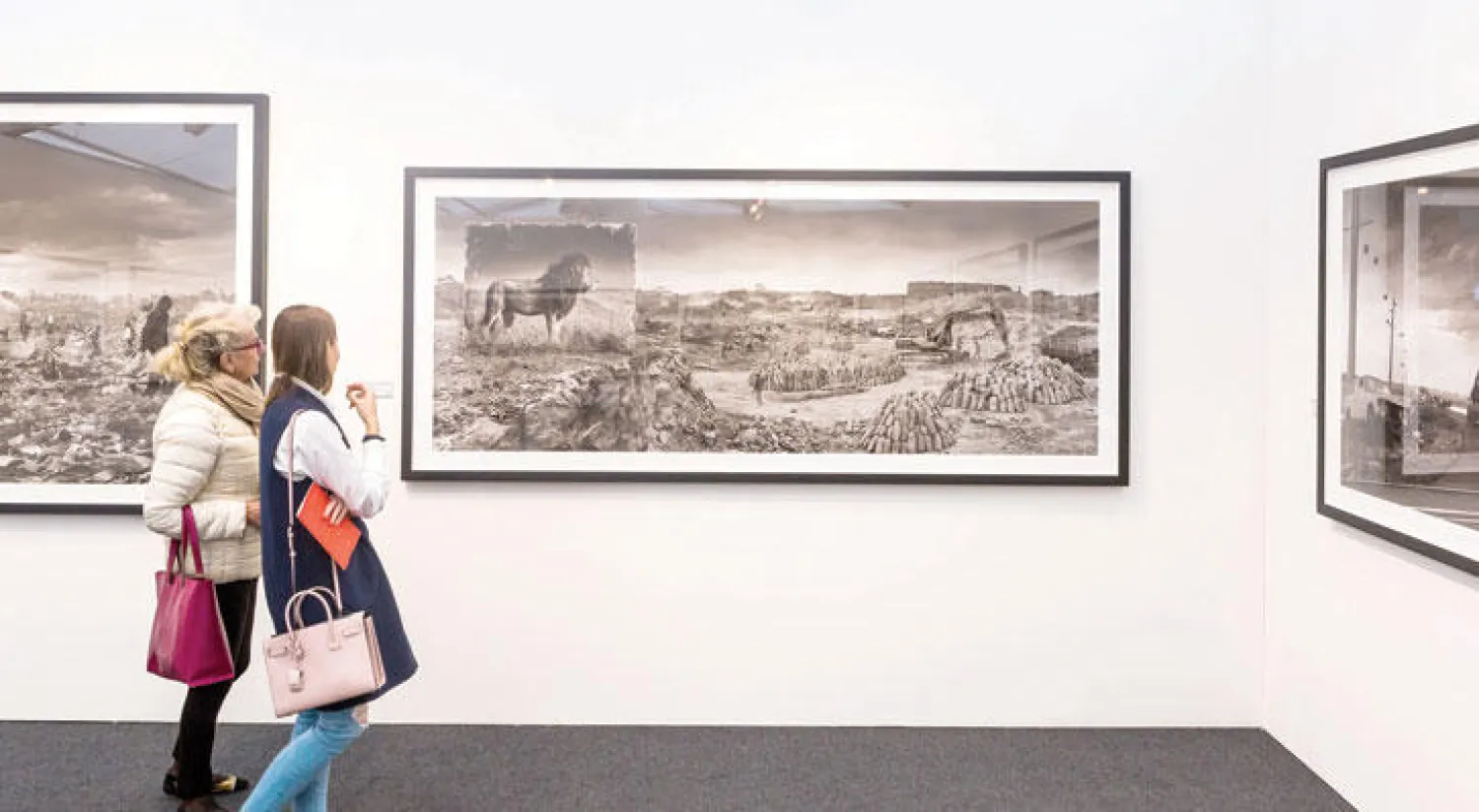 من أعمال المصور نيك براندت في معرضه «ميراث الغبار» (تصوير: جيمس حنا)