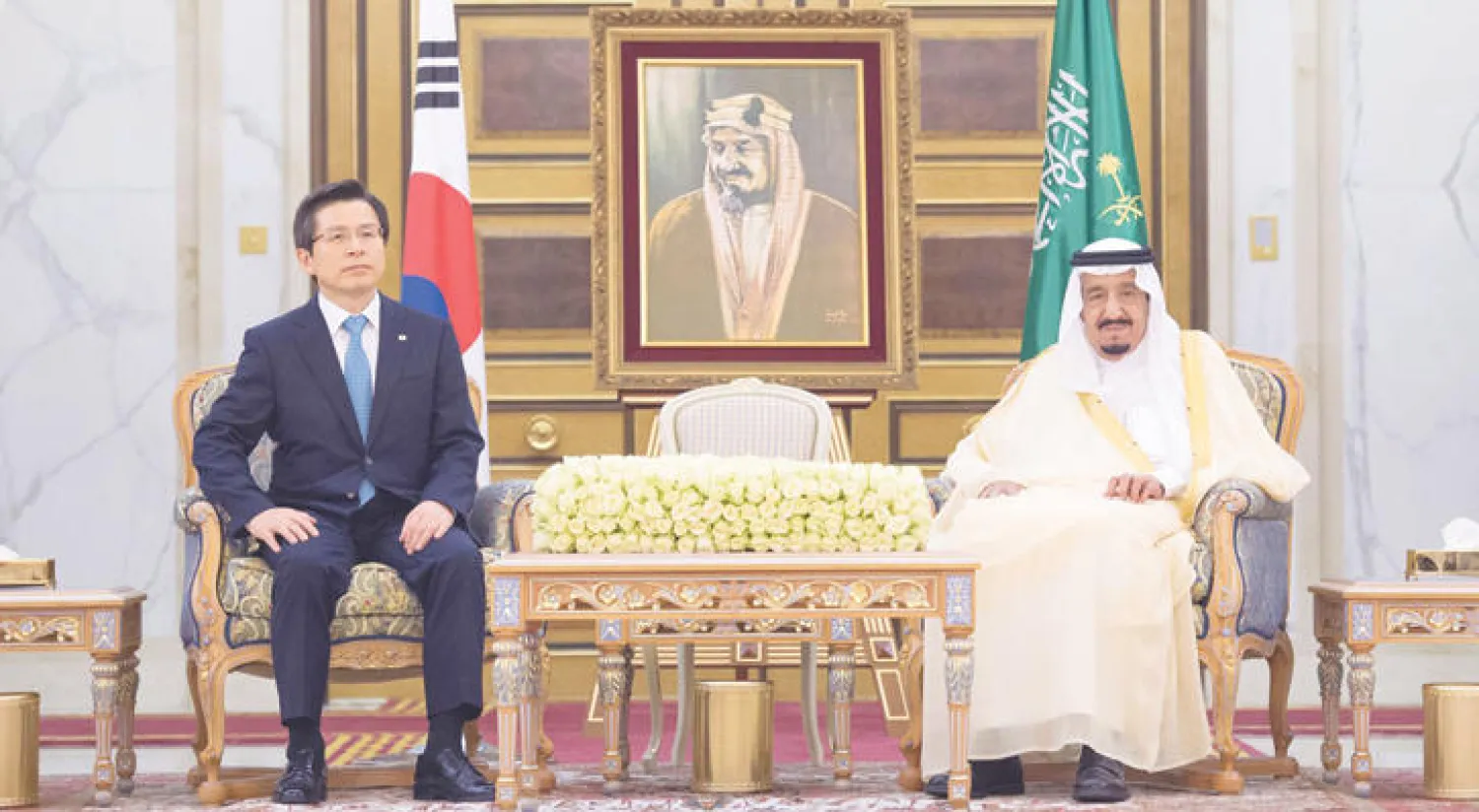 خادم الحرمين الشريفين ورئيس وزراء كوريا الجنوبية خلال جلسة المباحثات التي عقدها الجانبان وشهدت التوقيع على مذكرتي  تفاهم وبرنامج عمل وبرنامج تنفيذي بين البلدين (واس)