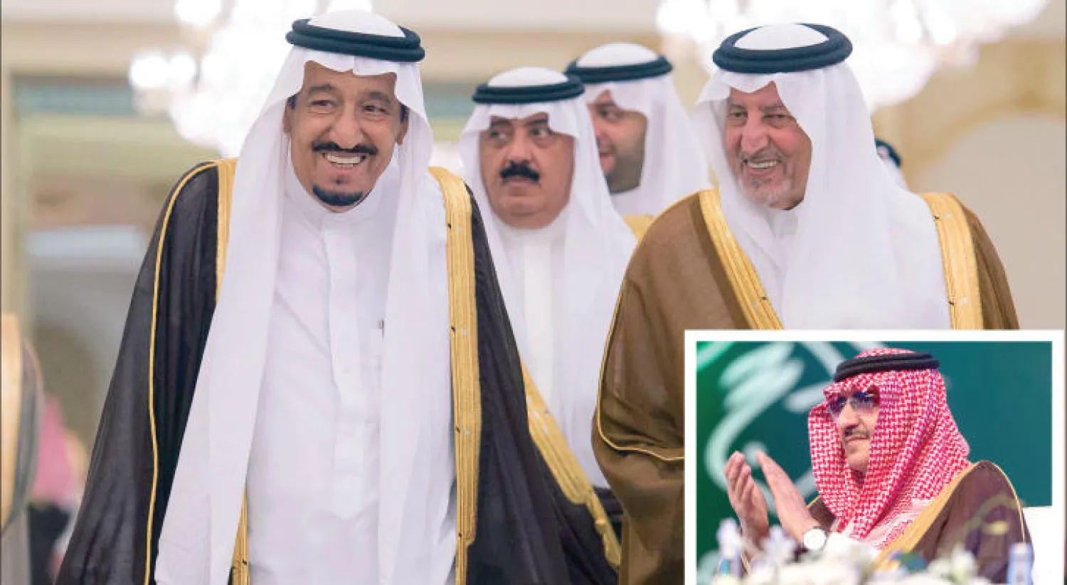 خادم الحرمين الشريفين الملك سلمان بن عبد العزيز لدى استقباله الأمراء والعلماء وجمعًا من المواطنين الذين قدموا للسلام عليه في قصر السلام بجدة أمس. ويبدو إلى جوار الملك سلمان في الصورة الأمير خالد الفيصل ويظهر خلفهما الأمير متعب بن عبد الله. من جهة أخرى، ونيابة عن خادم الحرمين، رعى ولي العهد الأمير محمد بن نايف فعاليات الملتقى العلمي الـ 16 لأبحاث الحج والعمرة والزيارة في مكة أمس (واس)