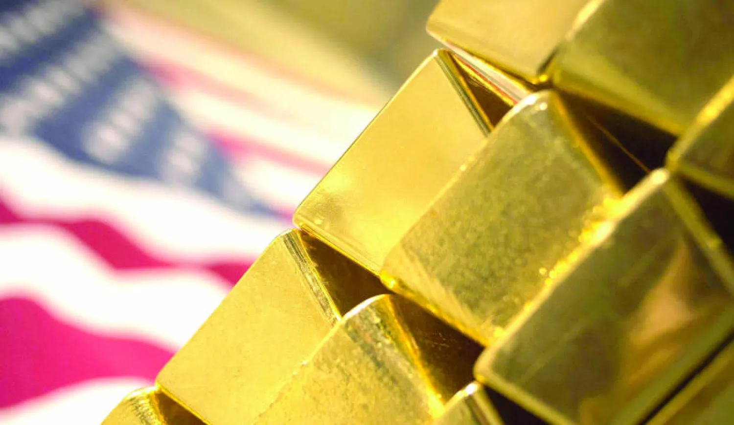 تراجع الذهب أمس للجلسة السابعة على التوالي وهي أطول موجة خسائر في أكثر من 6 أشهر (رويترز)