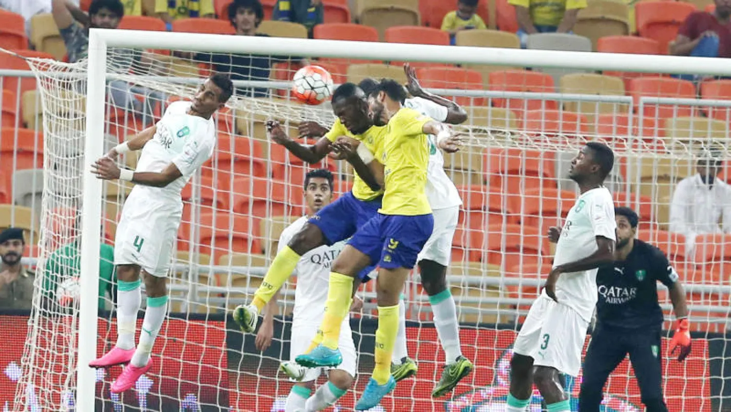 من مواجهة سابقة بين الأهلي والنصر (تصوير: عدنان مهدلي)