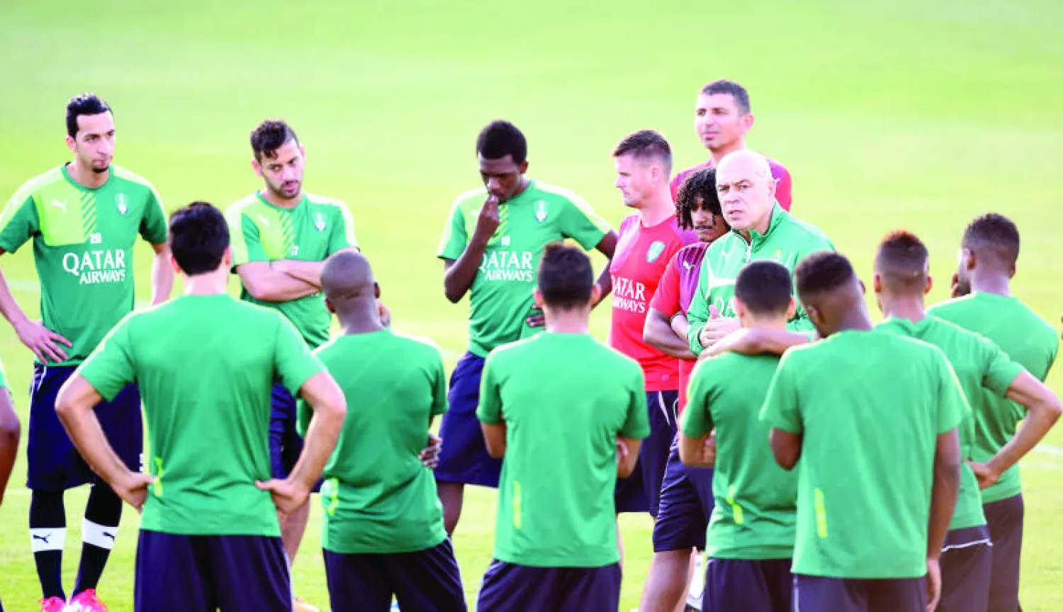 غروس طالب لاعبي الأهلي بضم الكأس إلى لقب الدوري («الشرق الأوسط»)