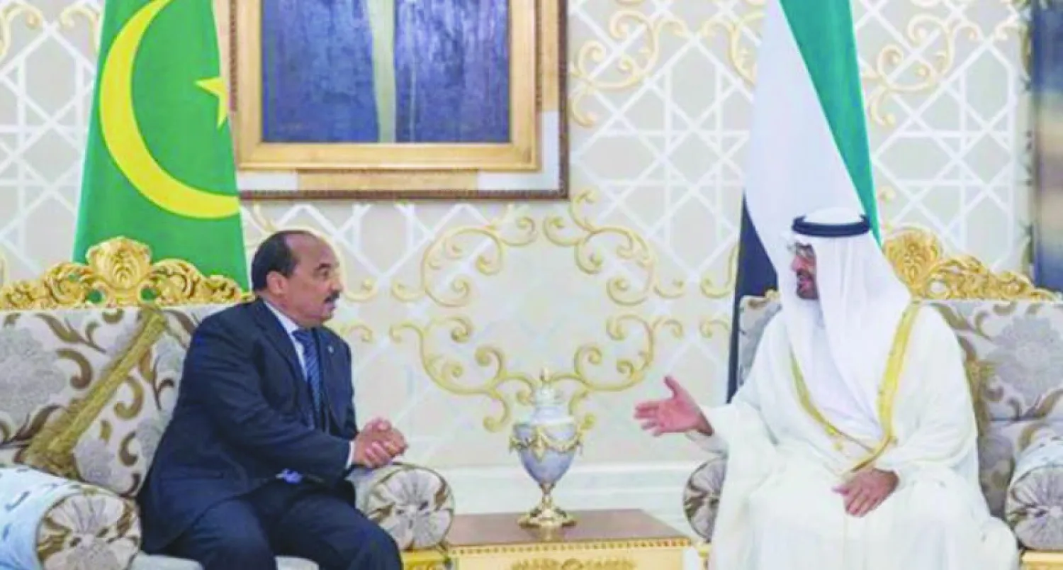 الشيخ محمد بن زايد لدى استقباله الرئيس الموريتاني في أبوظبي أمس (وام)