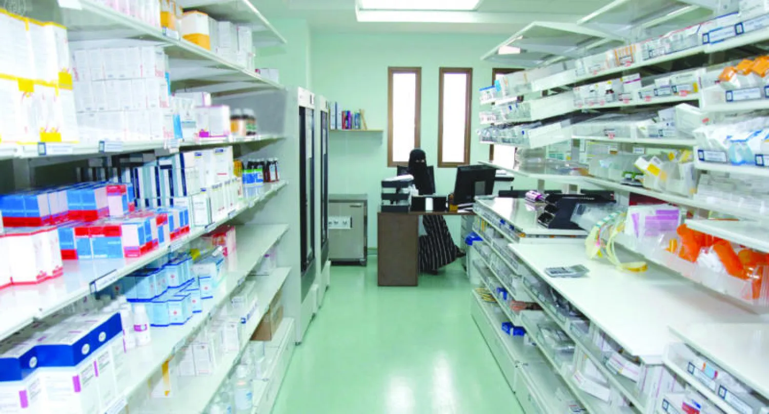 يوجد في السعودية 6150 صنفاً من الأدوية يصرف منها 963 دواء دون وصفة طبية ({الشرق الأوسط})